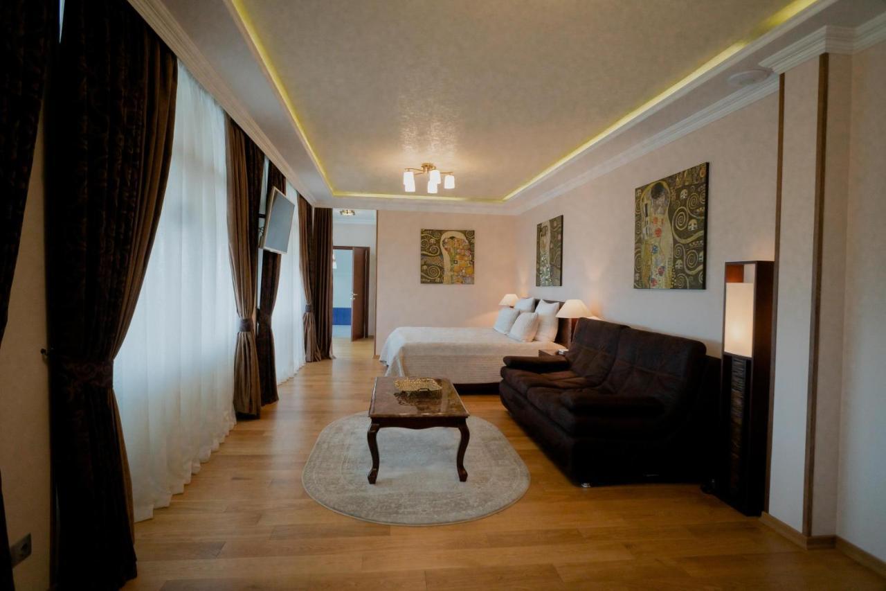 Leon Boutique Hotel Sukhumi Eksteriør bilde