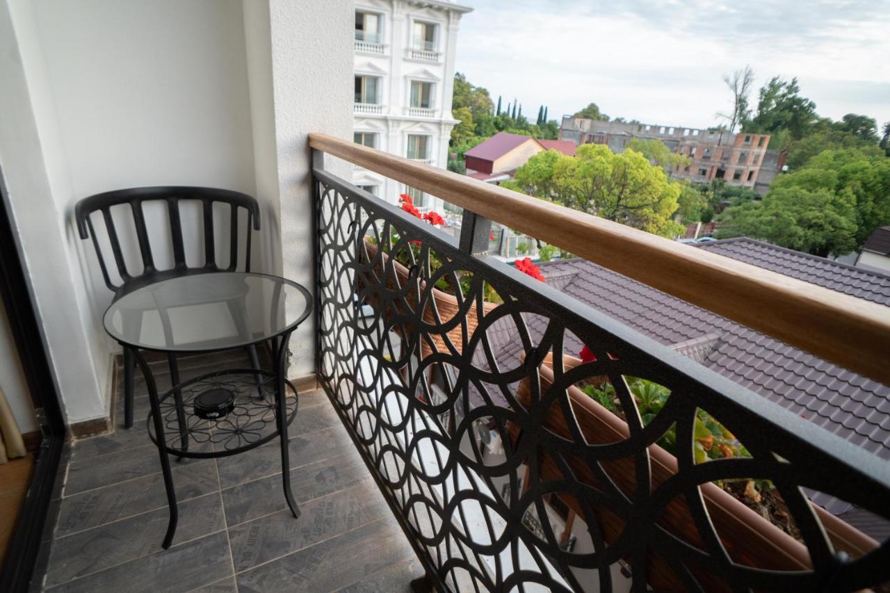 Leon Boutique Hotel Sukhumi Eksteriør bilde