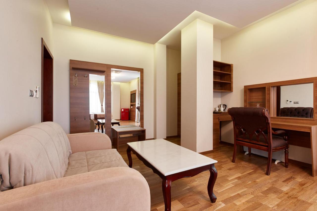 Leon Boutique Hotel Sukhumi Eksteriør bilde