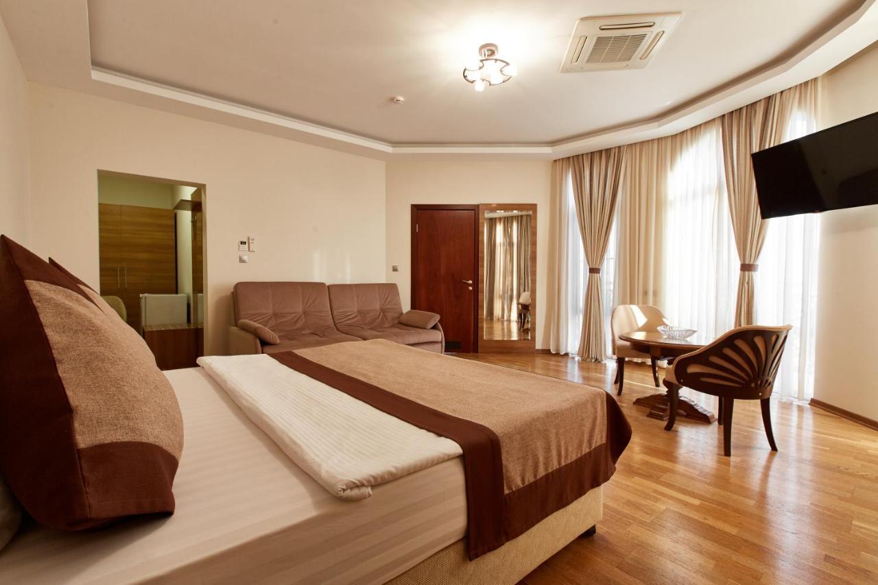 Leon Boutique Hotel Sukhumi Eksteriør bilde