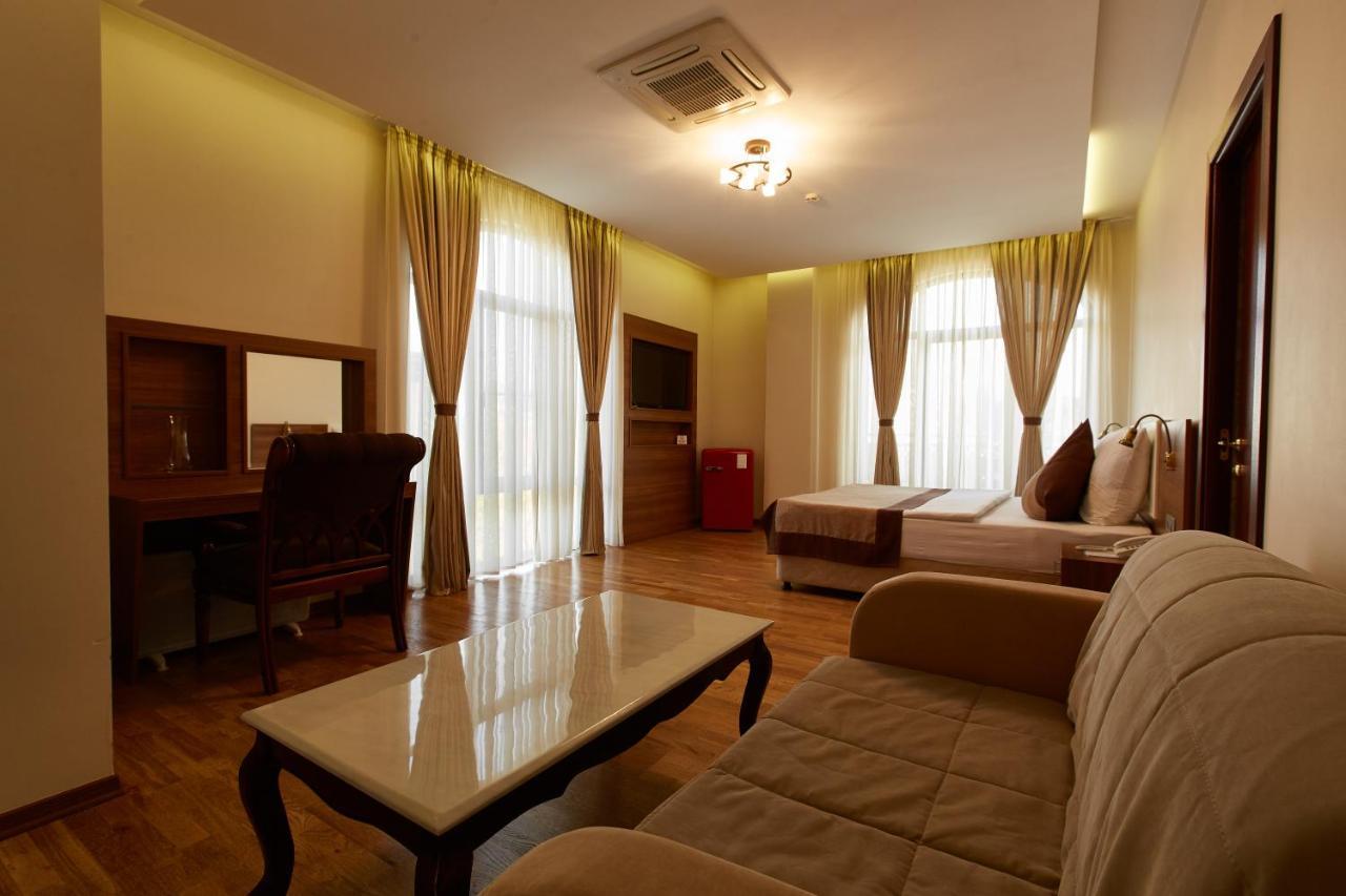Leon Boutique Hotel Sukhumi Eksteriør bilde